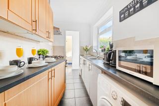 Perfect 3BR Family Home Comfort & Charm - Nottingham - 6