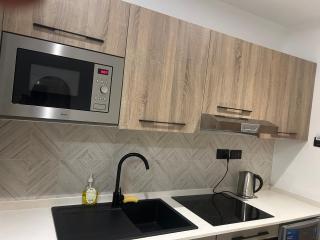 KB Luxurious And Affordable Homes - Otele - 8