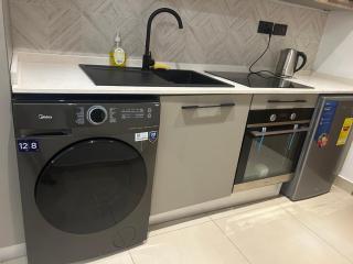 KB Luxurious And Affordable Homes - Otele - 7