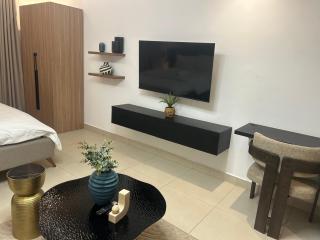 KB Luxurious And Affordable Homes - Otele - 3