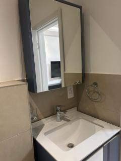 KB Luxurious And Affordable Homes - Otele - 2