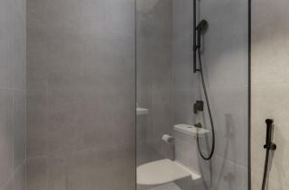 Waves - Elegant Waterfront Living in Dubai's Business Bay - 4