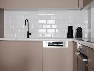 Sleek & Stylish 2 bd apt with Parthenon view - Athens - 4