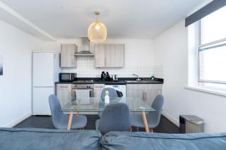 Stylish 2 Bed Apartment in City Centre-Free Parking - Southampton - 3