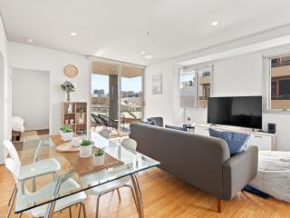 Cosy 2BR Apartment w Terrace in Adelaide CBD - 2
