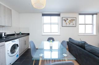 Stylish 2 Bed Apartment in City Centre-Free Parking - Southampton - 4