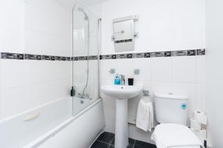 Cozy 2 Bed Apartment in City Centre-Free Parking - 7