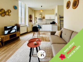 Le Saint Savinien - BEST KEYS - Patio Privé - Idéal Couple & Pros - Canapé convertible - Centre Ville - WiFi Fibre - Check-in Autonome - Parking Facile & Gratuit - Sens - 0