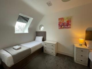 Apartment 3 Newcastle above Paddy Power - Galway - 4