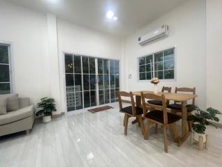 Entire townhouse located on a national highway - 5