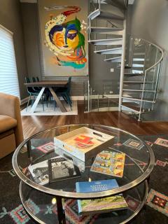 3-Story Townhome Free Parking Private Patio Washer-Dryer - 8