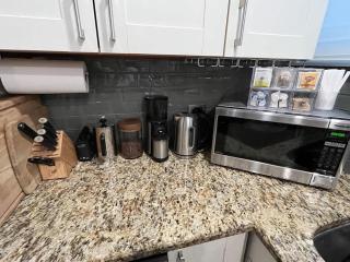 3-Story Townhome Free Parking Private Patio Washer-Dryer - 6