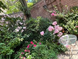 3-Story Townhome Free Parking Private Patio Washer-Dryer - 5