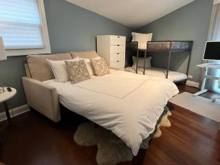 3-Story Townhome Free Parking Private Patio Washer-Dryer - 2