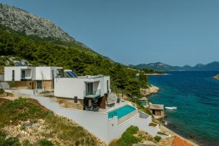 Beachfront villa Luce with seaview and pool - 9