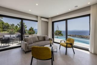 Beachfront villa Luce with seaview and pool - - 8