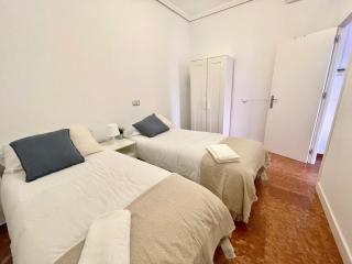 Enorme y Luminoso Apartamento para 13 personas con balcones en el corazón de Sevilla - 6