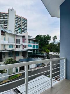 Shamrock Bay Haven 5BR Homestay for 22pax at B Ferringghi - Batu Ferringhi - 1