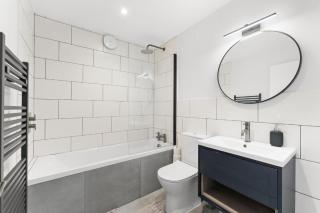 Peaceful Retreat with Balcony - Sleeps 9 - Londra - 4