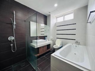 Shamrock Bay Haven 5BR Homestay for 22pax at B Ferringghi - Batu Ferringhi - 9