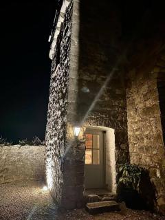 The Gothic Bedroom - Llanddulas - 4