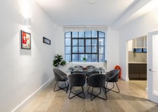 Stylish 2-Bedroom Flat with Balcony in Clerkenwell - London - 9
