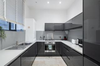 Stylish 2-Bedroom Flat with Balcony in Clerkenwell - London - 5