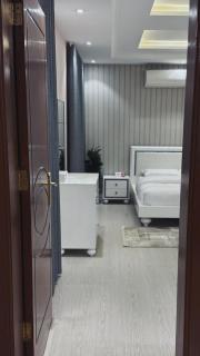 A luxurious unit with clever access and a distinctive location - Al ‘Awālī - 3
