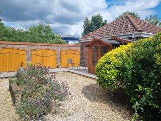 Pass the Keys 20 Hazelnut Grove Spacious Contemporary 2-Bed House in York - York - 9