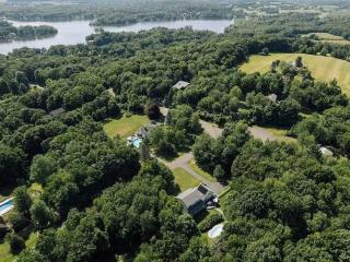 Beautifully Designed 4BR Home Heated Pool HotTub - Valatie - 8