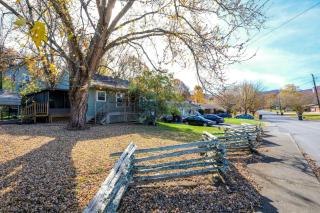 Steps away from PF parkway, pet friendly, hot tub! - Pigeon Forge - 8