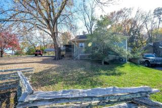 Steps away from PF parkway, pet friendly, hot tub! - Pigeon Forge - 3