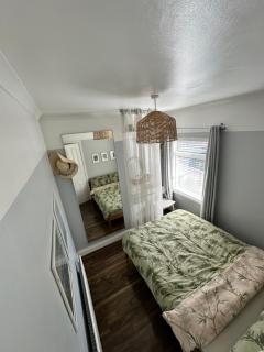 Cosy two bed terraced house 7min drive from city - Belfast - 2
