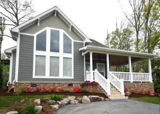 Gorgeous new 2 bedroom chalet with hot tub and pool table in Gatlinburg! - Gatlinburg - 4