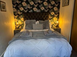 Secret Gem 1 Bed Garden Flat Private Luxury Hot Tub - Bournemouth - 9