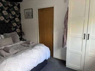 Secret Gem 1 Bed Garden Flat Private Luxury Hot Tub - Bournemouth - 9