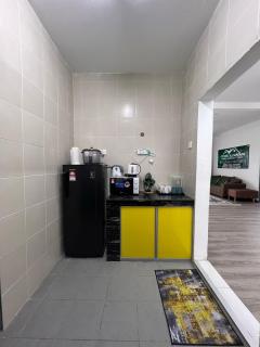 CRYSTAL D CAMERON HOMESTAY - 2