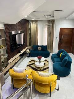 Welcome to The Luxe Escape - Ikota - 8
