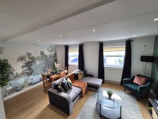 Large Apartment-Sleeps 9 -Parking -Wifi - Bristol - 9