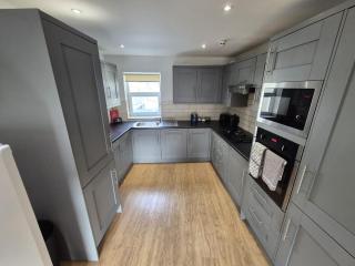 Large Apartment-Sleeps 9 -Parking -Wifi - Bristol - 4
