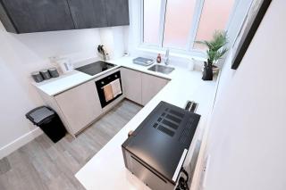 West Hendon Apt with Parking - 9