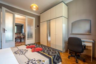 Charming 2BDR Heart of Main Street - 9