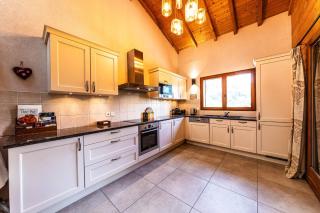 Chalet Abricotine, sleeps 10, Hot tub - Saint-Jean-d'Aulps - 3