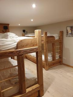 Chalet Clocher Sleeps 10 Hot tub - Essert-Romand - 9