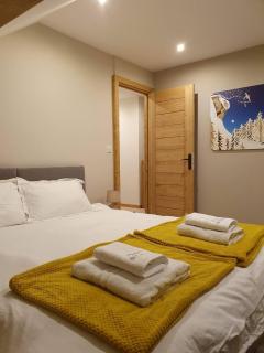 Chalet Clocher Sleeps 10 Hot tub - Essert-Romand - 8