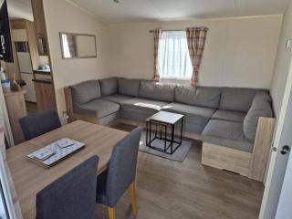 Valley Retreat - 4 bedrooms with decking sleeps 10 - Westfield - 0