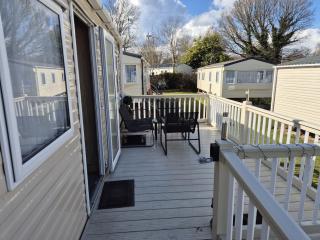 Valley Retreat - 4 bedrooms with decking sleeps 10 - Westfield - 1