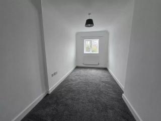Luxury 4-Bed Home Near City - Birmingham - 7