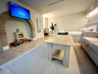 A2 HighTown Apartment, Steps from Luton Train Station - 0