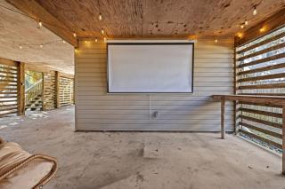 Mins to Beach Hot Tub Projector Shuffleboard - 4